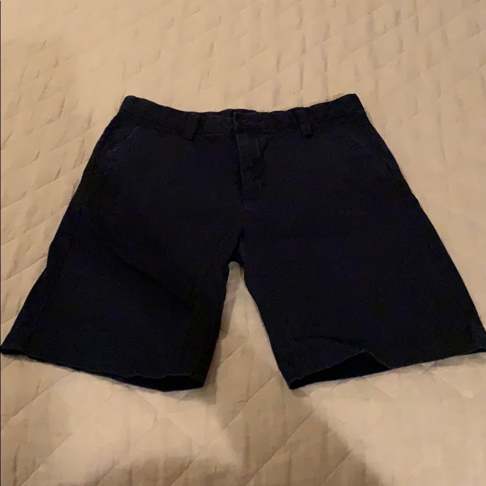 Youth boys vineyard vines navy blue khaki shorts.